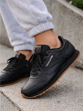 Reebok Classic Leather Sneakers Womens 4.5 Black Gum Sole Retro Casual Shoes